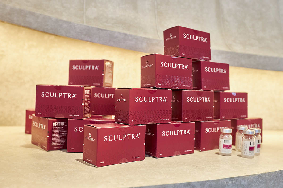 舒顏萃Sculptra成分為聚左旋乳酸，稱霸全球抗老注射市場多年，於2023年全新升級改版為「4D童妍針」（市場俗稱）隆重上市。
