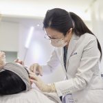 眼周老化像是淚溝眼周細紋使用醫美PLT凍晶注射效果不錯圖為林亮辰皮膚專科診所游雅婷醫師