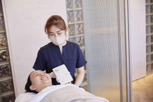 鉑金皮秒雷射術後敷對面膜可以加速退紅 圖中為Bri面膜